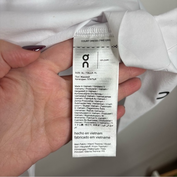 On Running Court Dress White size XL - Picture 8 of 9